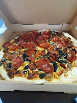 Pepperoni Chorizo Cebolla Zetas Pimiento Verde Y Aceitunas Negras